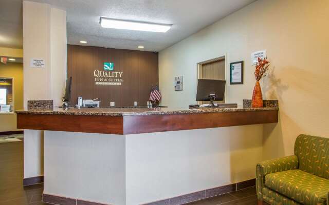 Quality Inn & Suites Bloomington I-55 and I-74