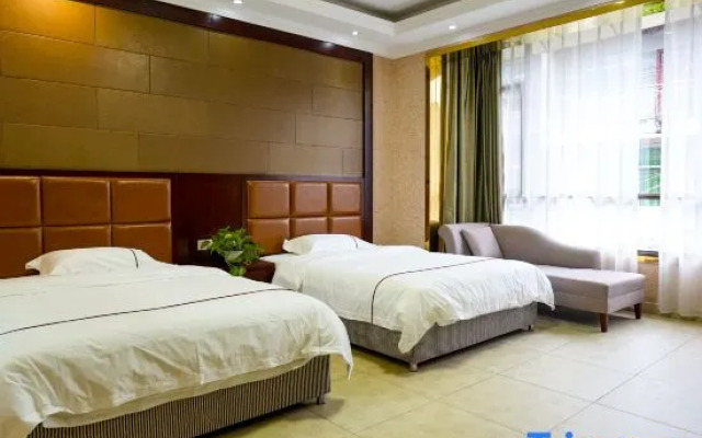 Qingqingyuan Hotel (Qingcheng Mountain High speed Railway Station)