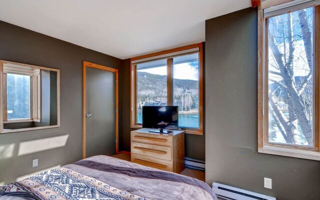 3bdr Condo-master Fireplace, Upgraded Kitchen, Kids Ski Free 3 Bedroom Condo by RedAwning