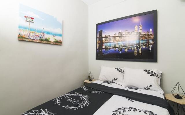 Sapir Hostel - Adults Only