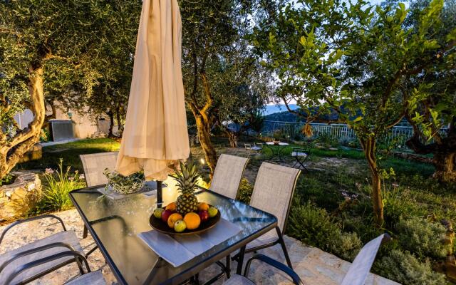 Kitries Summer Getaway - Eden Cozy Suite