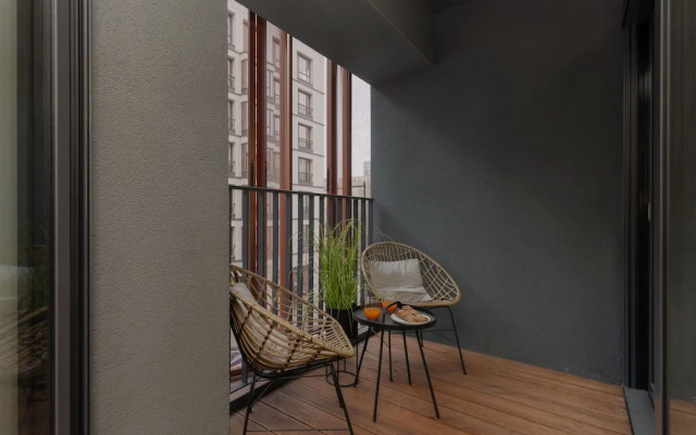 Luxurious Studio by Renters Prestige