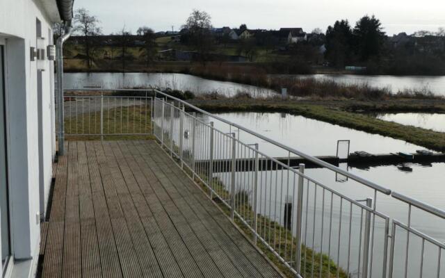 Ruhige Ferienwohnungen mit Teichblick