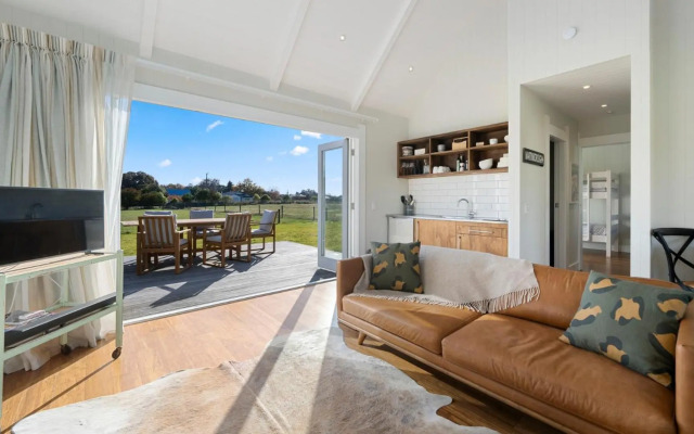 Te Whare Hipi - Martinborough Holiday Home