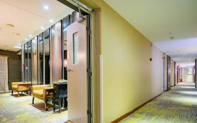 Vienna Classic Hotel (Kuanzhai Alley Luomashi Subway Station)