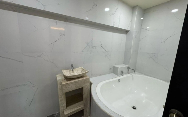 OYO Hotel Familiar Tollan