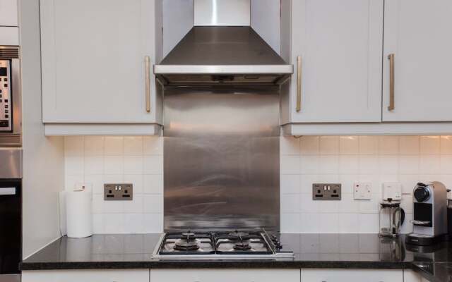2 Bedroom Flat near Canary Wharf Sleeps 4