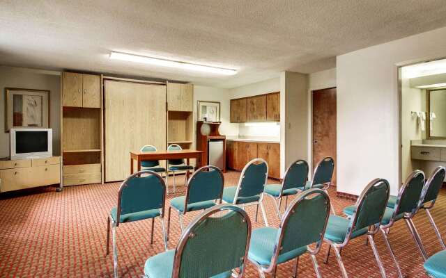 Quality Inn & Suites Clinton - Jackson West