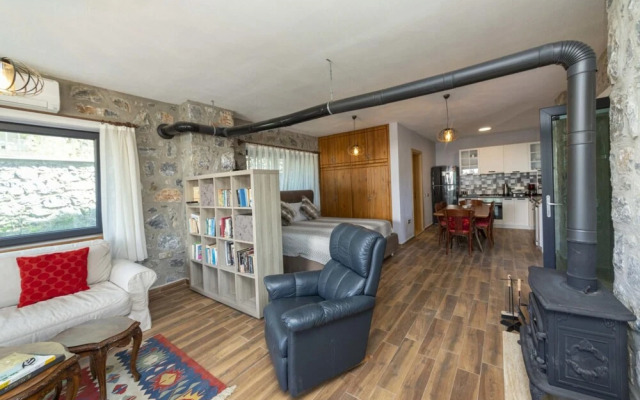 Eclectic Studio Apartment Near Sea in Bodrum