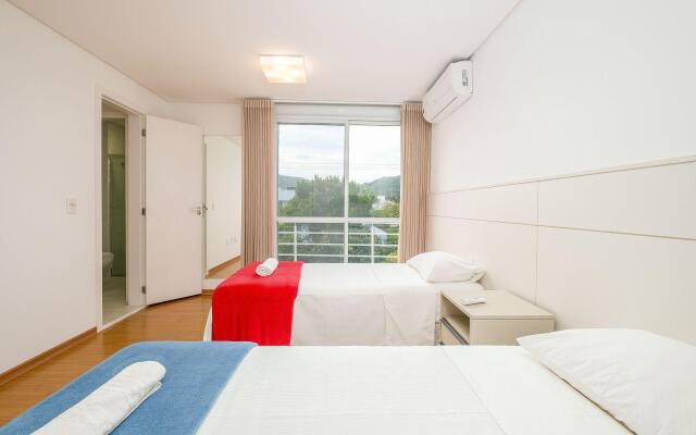 Incrível casa com churrasqueira em Jurerê RDR030