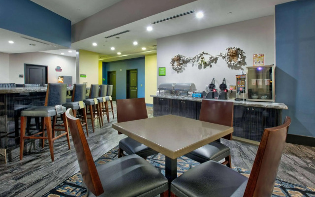 La Quinta Inn & Suites by Wyndham Lubbock Southwest