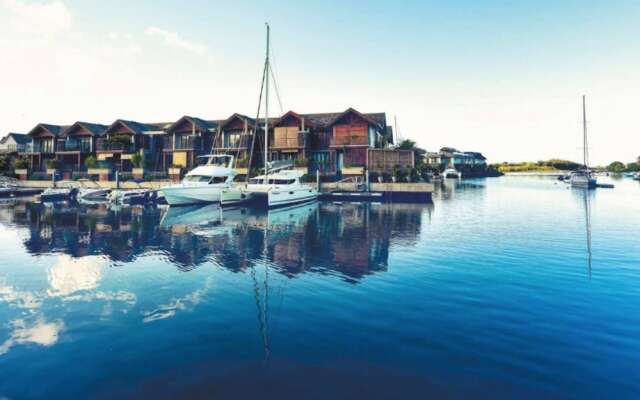 Immaculate Two Beds Luxury Marina Apartment