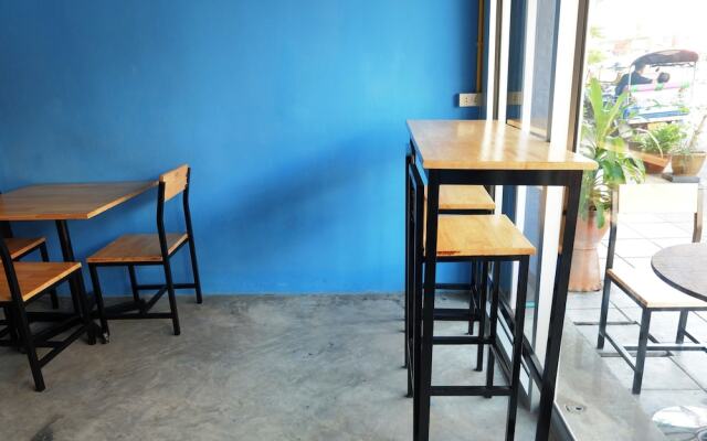 BTS Khaosan Hostel