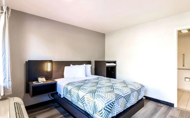 Motel 6 Carlsbad, CA - East