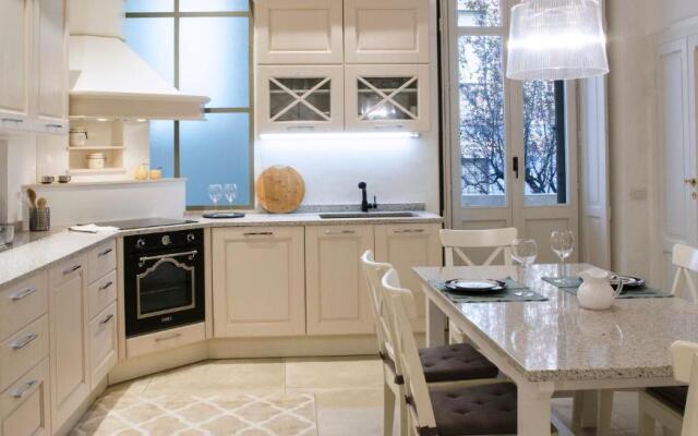 ALTIDO Splendid 3BR Apt with Parking and Terrace in Como