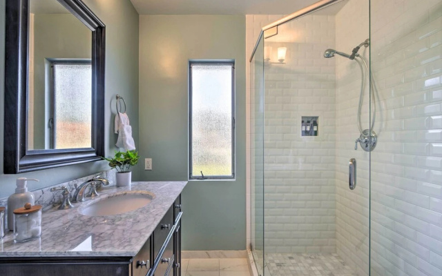 Los Angeles Suite w/ Covered Patio Area!