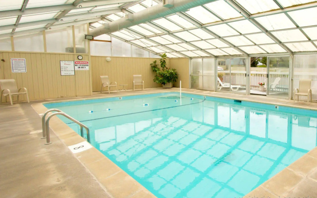 Pelican Shores Inn