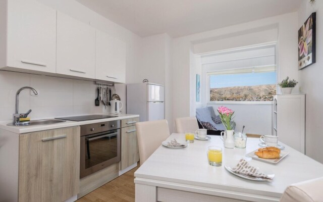 Beautiful Home in Pag With Wifi and 6 Bedrooms