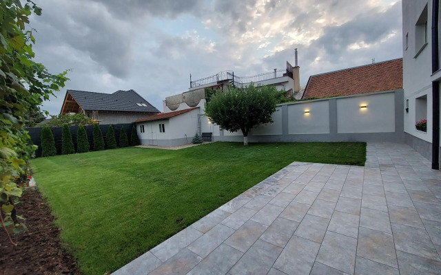 Premium Central Apartment