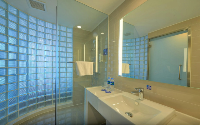Holiday Inn Express Shenyang North Station by IHG
