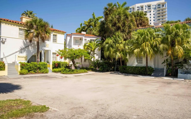 Miami River Inn By Renzzi
