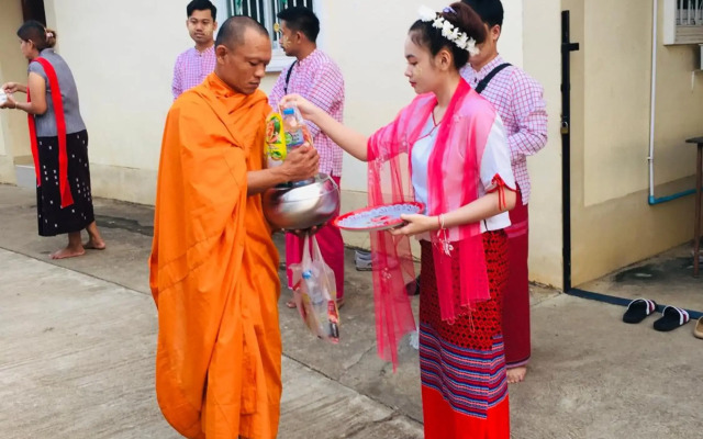 Baan Dongsak River view