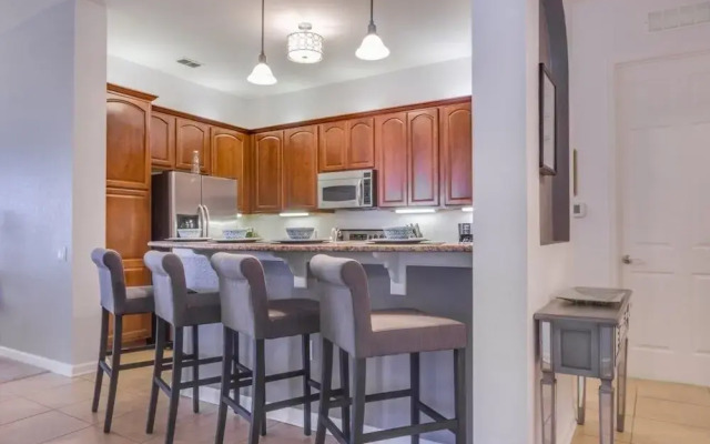 Penthouse Utopia 3 Bedroom Condo by RedAwning
