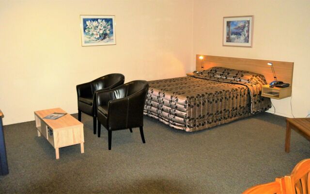 Tudor Lodge Motel