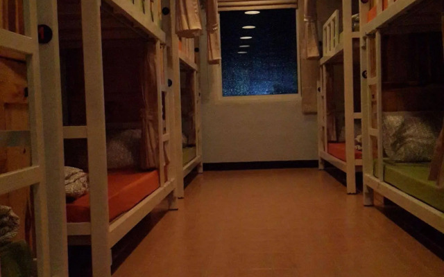 Eat - Ting Cafe and Hostel