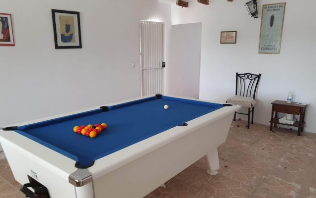 Impeccable 6-Bed Villa