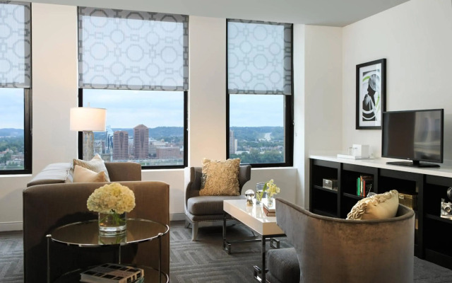 Renaissance Cincinnati Downtown Hotel