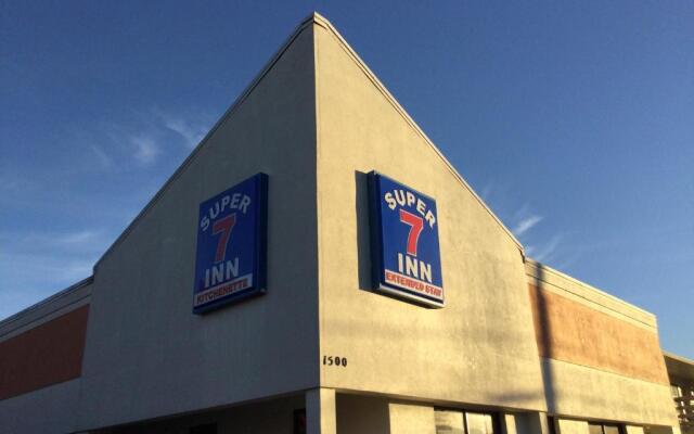 Super 7 Inn Tupelo