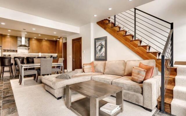 Ski in, Ski out, 2 Bedroom Luxury Residence with hot tub access and expansive views