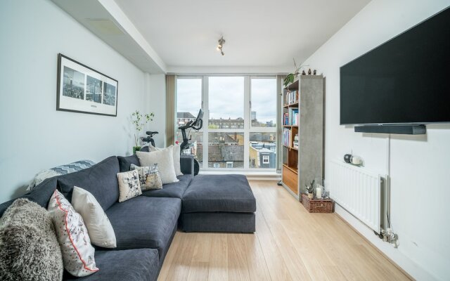 Altido Gorgeous 2-Bed Flat W/ Desk In Wandsworth