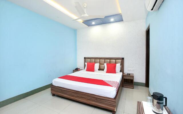 OYO 15030 Hotel ESS PEE Grand