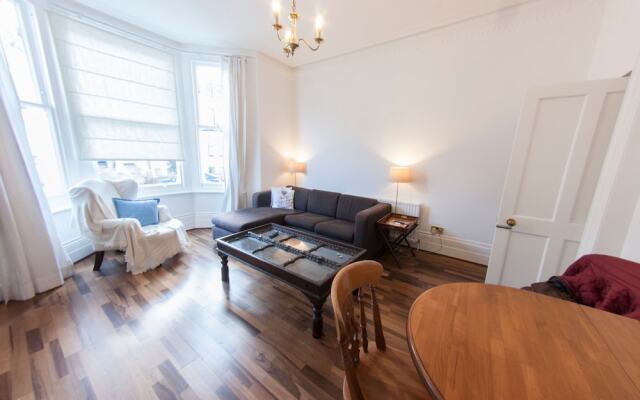 Newly Refurbished Victorian Style Flat for 2