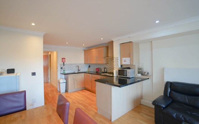 Lovely Balcony Apartment - Central London