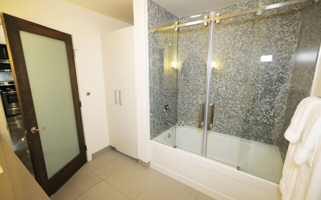 Downtown Lofty Suites