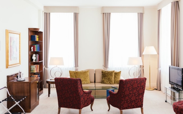 Luxury Double Suite (full double bed)