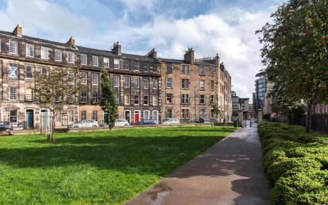 Spacious & Unique city central 1 bed with WiFi