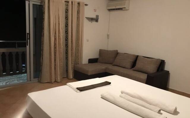 Apartments & Rooms Rozana