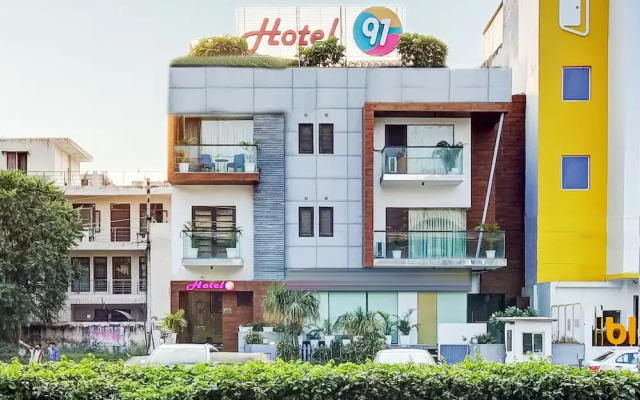 Hotel 91 Golf Course Road