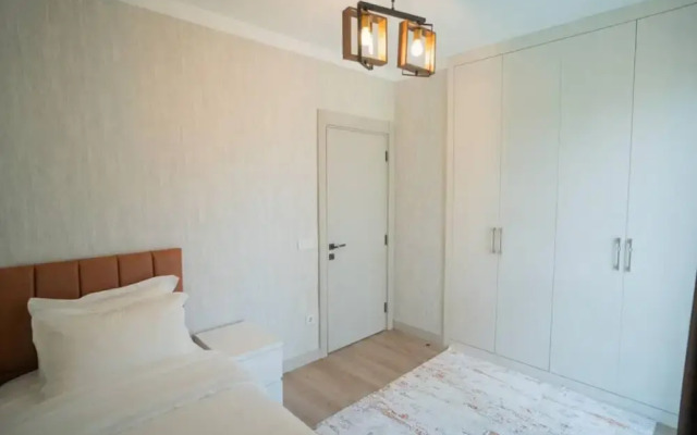 3 B Luxury Apt Near Arena Park AVM