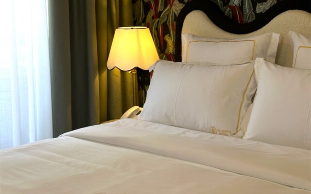Mr.Just's Hotel