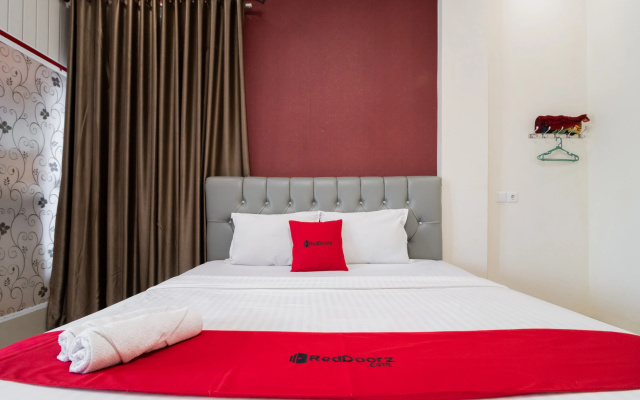 RedDoorz Syariah Near Minangkabau International Airport