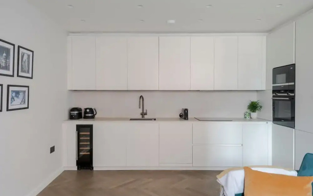 The Tranquil Den - Regent s Park - by Frankie Says