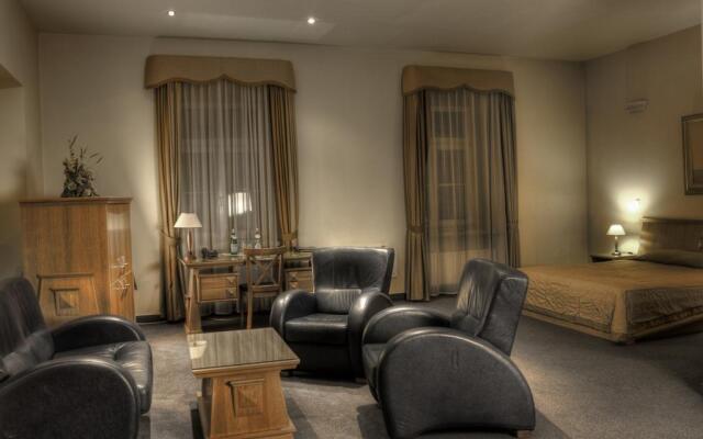 Atrium Suites