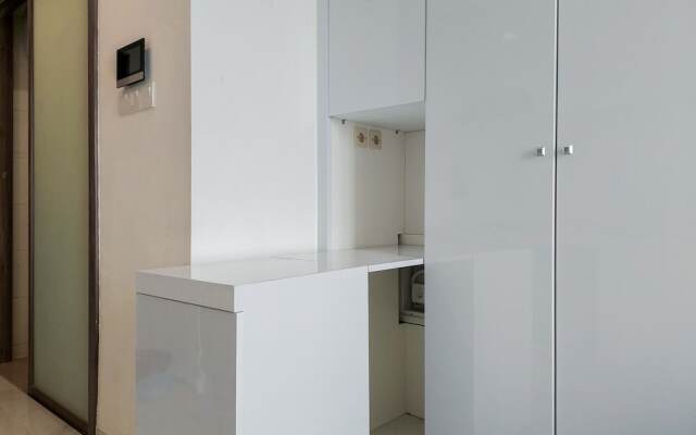 Homey And Warm Studio At Sky House Bsd Apartment
