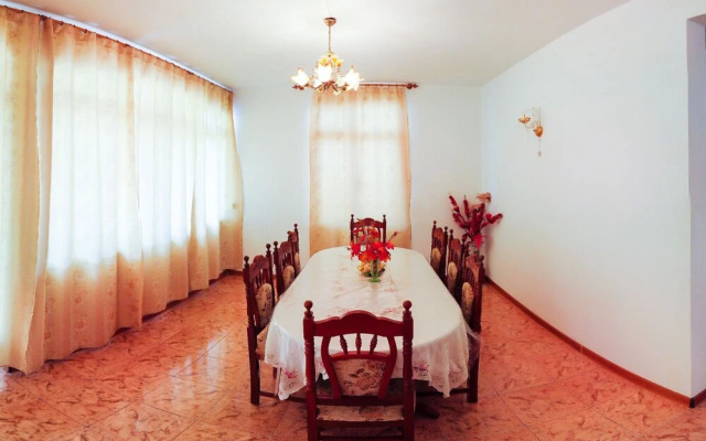 Charming 2-bed House in Chemin Grenier