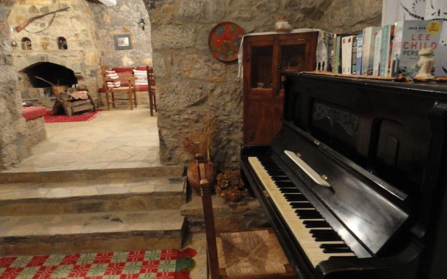 Zeus House Gaia
